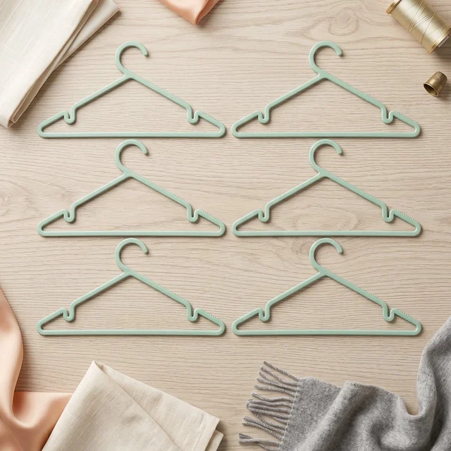 Plastic Clothes Hangers – Non-Slip Design for Safe Grip and Organization