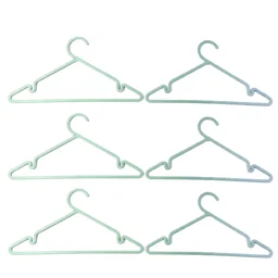Plastic Clothes Hangers – Non-Slip Design for Safe Grip and Organization