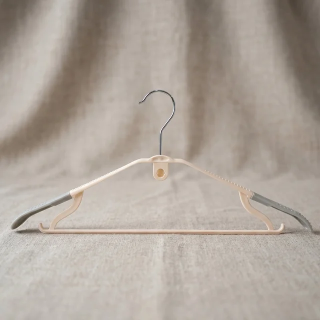 Plastic Clothes Hangers Set – Space-Saving & Non-Slip Design