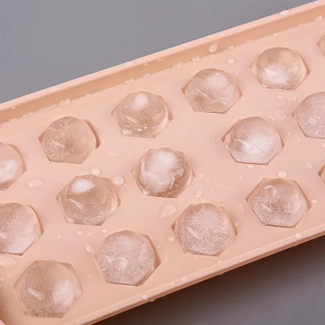 Plastic Ice Cube Tray – 18 Diamond Cavities for Easy Release
