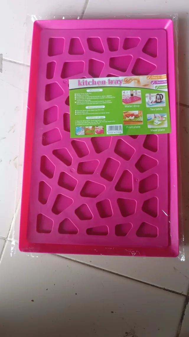 Plastic Kitchen Tray – Durable Modern Hollow Design 40x25 cm