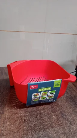 Plastic Strainer Bowl – Ergonomic Handle & Quick Drainage