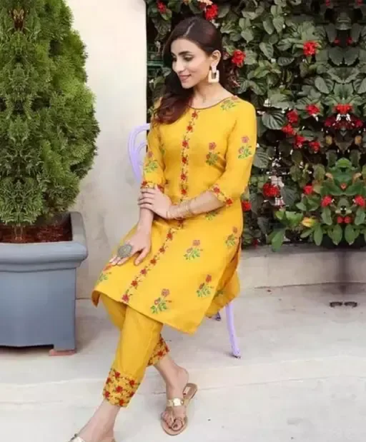 WOMEN KURTA SET WITH EMRODARY WORK FANCY KURTI WITH BOTTOM Mo - S