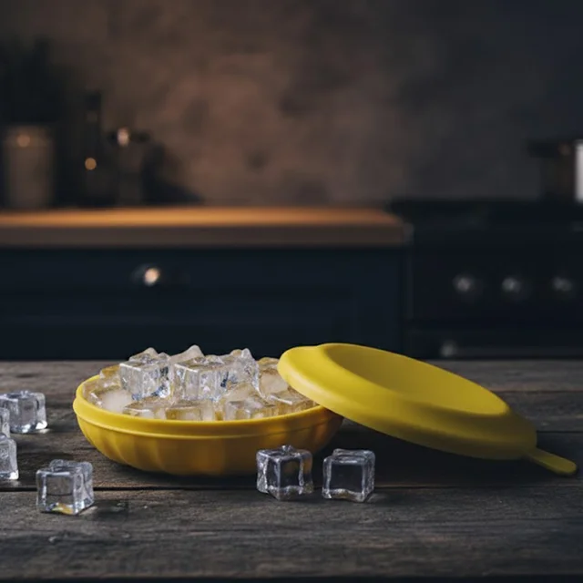 Round Ice Cube Tray with Lid – Easy Release & Spill-Proof Design