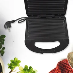 Sandwich Maker – Non-Stick Plates, Easy Use & Indicator Lights | ChefMates