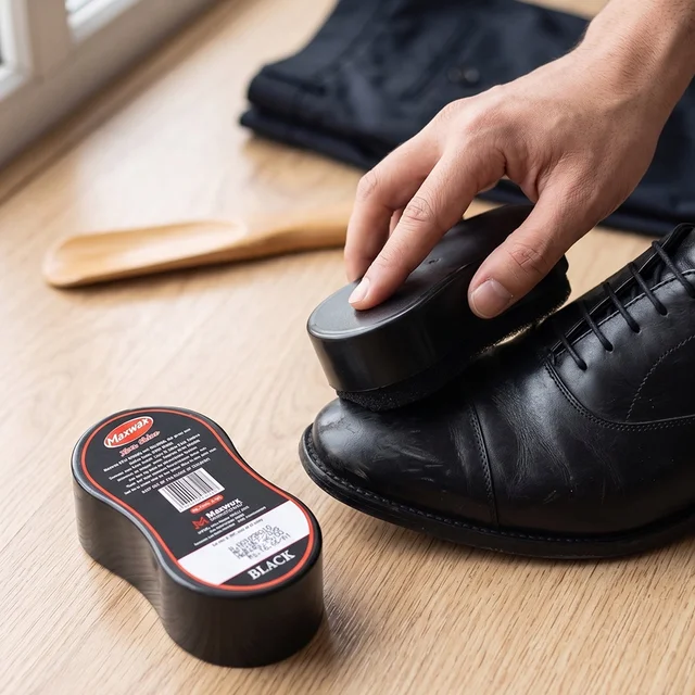 Shoe Shiner – Instant Shine with Built-in Sponge Applicator
