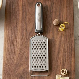 Stainless Steel Cheese Grater – Compact & Easy to Store for Kitchen Use