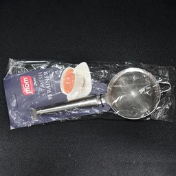 Stainless Steel Mesh Strainer – Fine Mesh & Heat-Resistant Handle