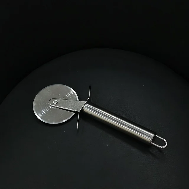 Stainless Steel Pizza Cutter – Sharp Rotary Blade & Ergonomic Handle