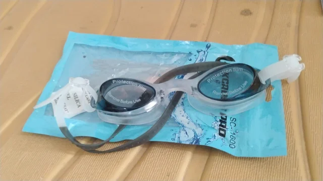 Swimming Goggles – Anti-Fog, UV Protection & Adjustable Fit