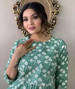 Naira Kurta Pant Set (Green) - M