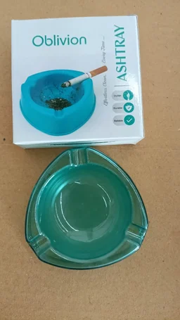Transparent Plastic Ashtray – Heavy-Duty with Triple Rest Slots