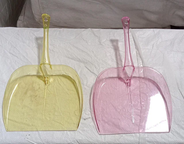 Unbreakable Plastic Dustpan – Large Size with Long Handle for Home Cleaning