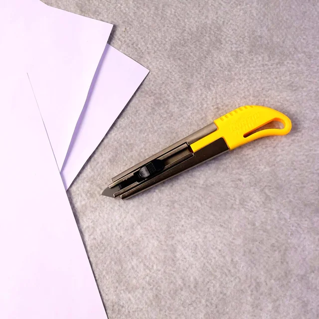 Utility Cutter Knife – Heavy-Duty Stainless Steel with Extra Blades