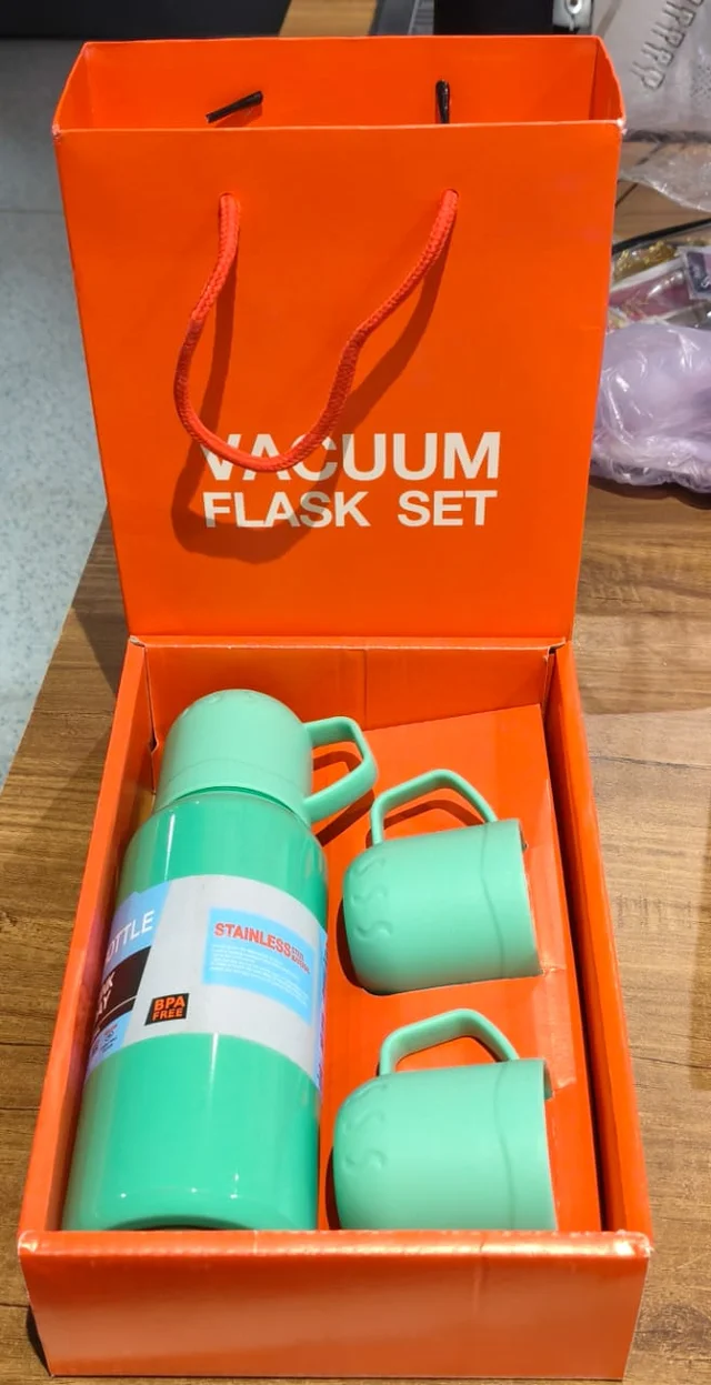 Vacuum Flask Set – Stainless Steel Thermos with 3 Cups, 500ml