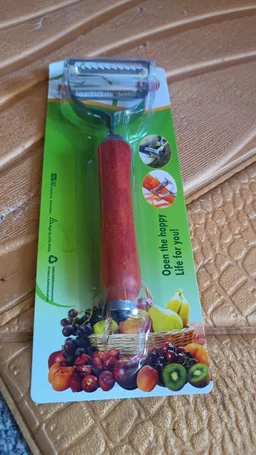 Vegetable Peeler with Wooden Handle – Sharp Steel Blade