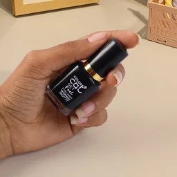 Waterproof Eyeliner – Ultra-Black, Long-Lasting Definition
