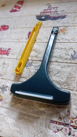 Window Cleaning Brush – 2-in-1 Mesh & Glass Wiper | Velvet Wipe