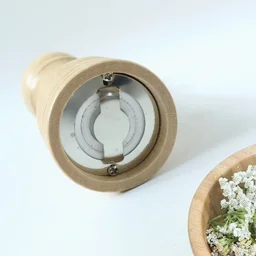 Wooden Manual Pepper Grinder – Adjustable Coarseness for Fresh Spice