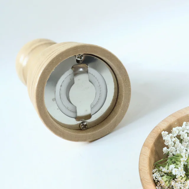 Wooden Manual Pepper Grinder – Adjustable Coarseness for Fresh Spice