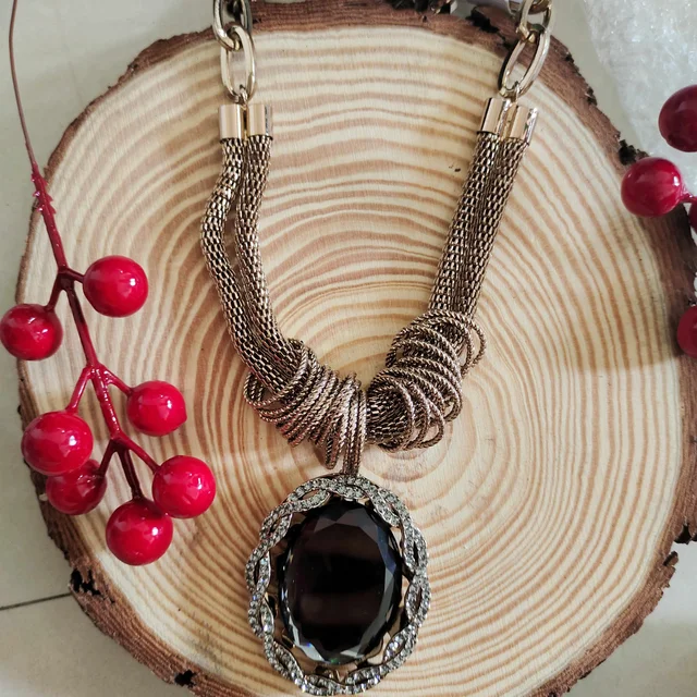 Oval Black Stone Pendant With Rings Necklace - Black