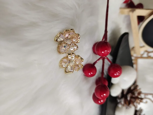 Flower Shape Pearls Stones Stud Earrings- Pink