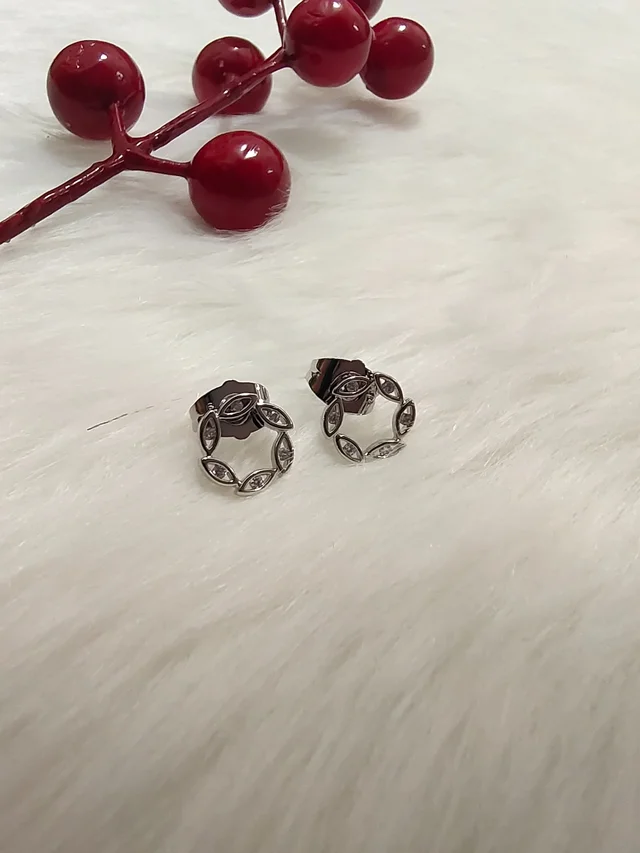 Silver Leaf Wreath Tiny Circle Studs Earrings