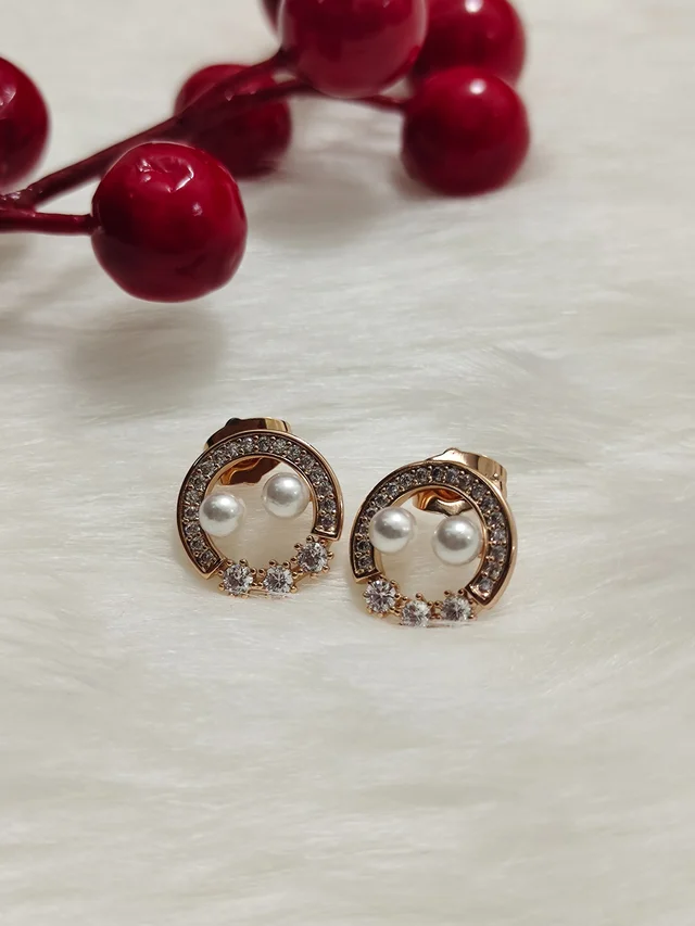 Diamond Wreath With Pearls Stud Earrings