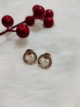 Diamond Wreath With Pearls Stud Earrings