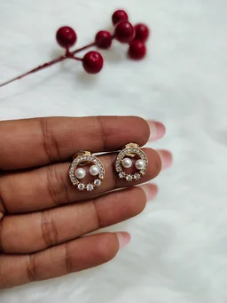 Diamond Wreath With Pearls Stud Earrings