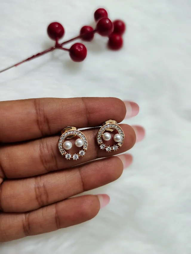 Diamond Wreath With Pearls Stud Earrings