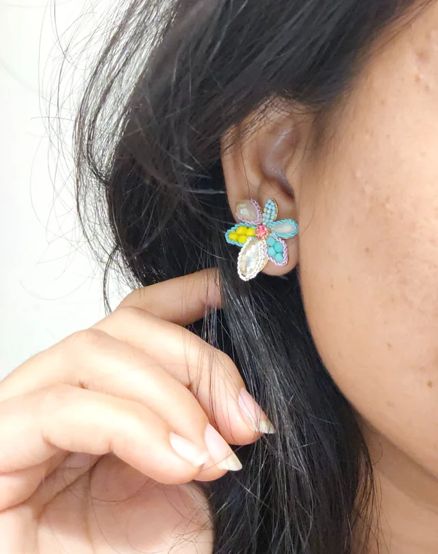 Cute Beads And Stone Flower Earrings - Blue - Blue