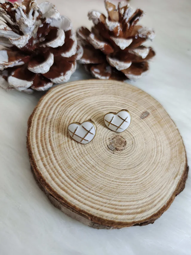 Cute White Heart Studs Earrings