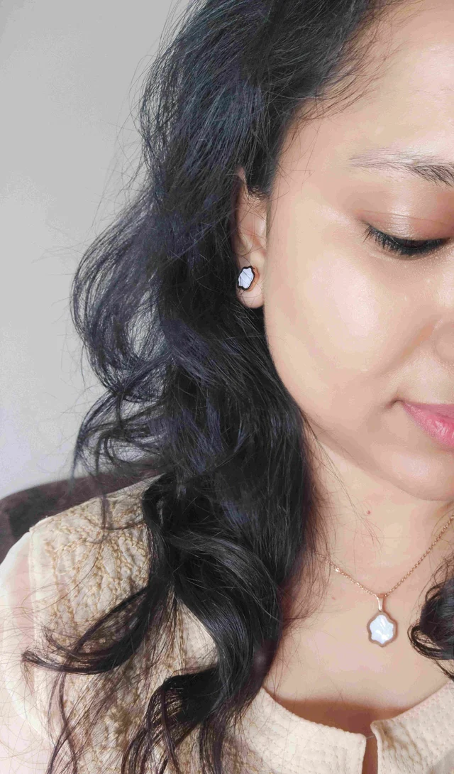Anti Tarnish Woobly Pendant And Earring Set White