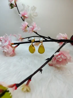 Baroque With Yellow Monalisa Stone Tear Drop Earrings