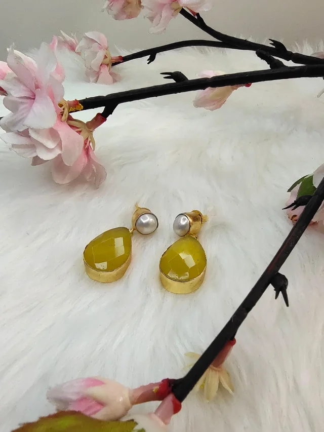 Baroque With Yellow Monalisa Stone Tear Drop Earrings