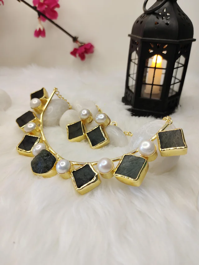 Black Raw Stone Choker Set Necklace