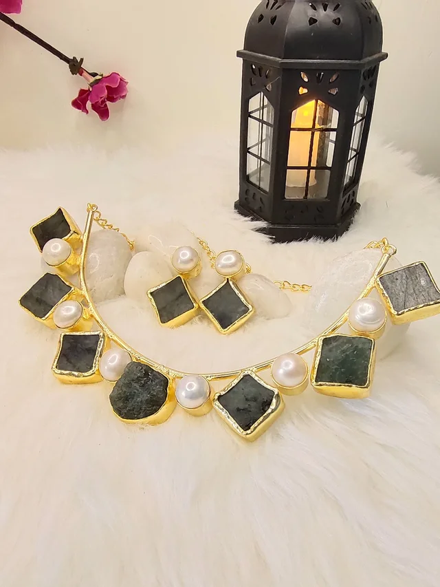 Black Raw Stone Choker Set Necklace