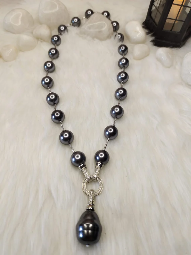 Black Pearls Hanging Necklace
