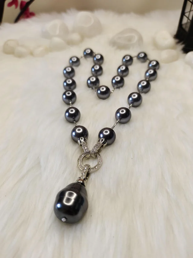Black Pearls Hanging Necklace
