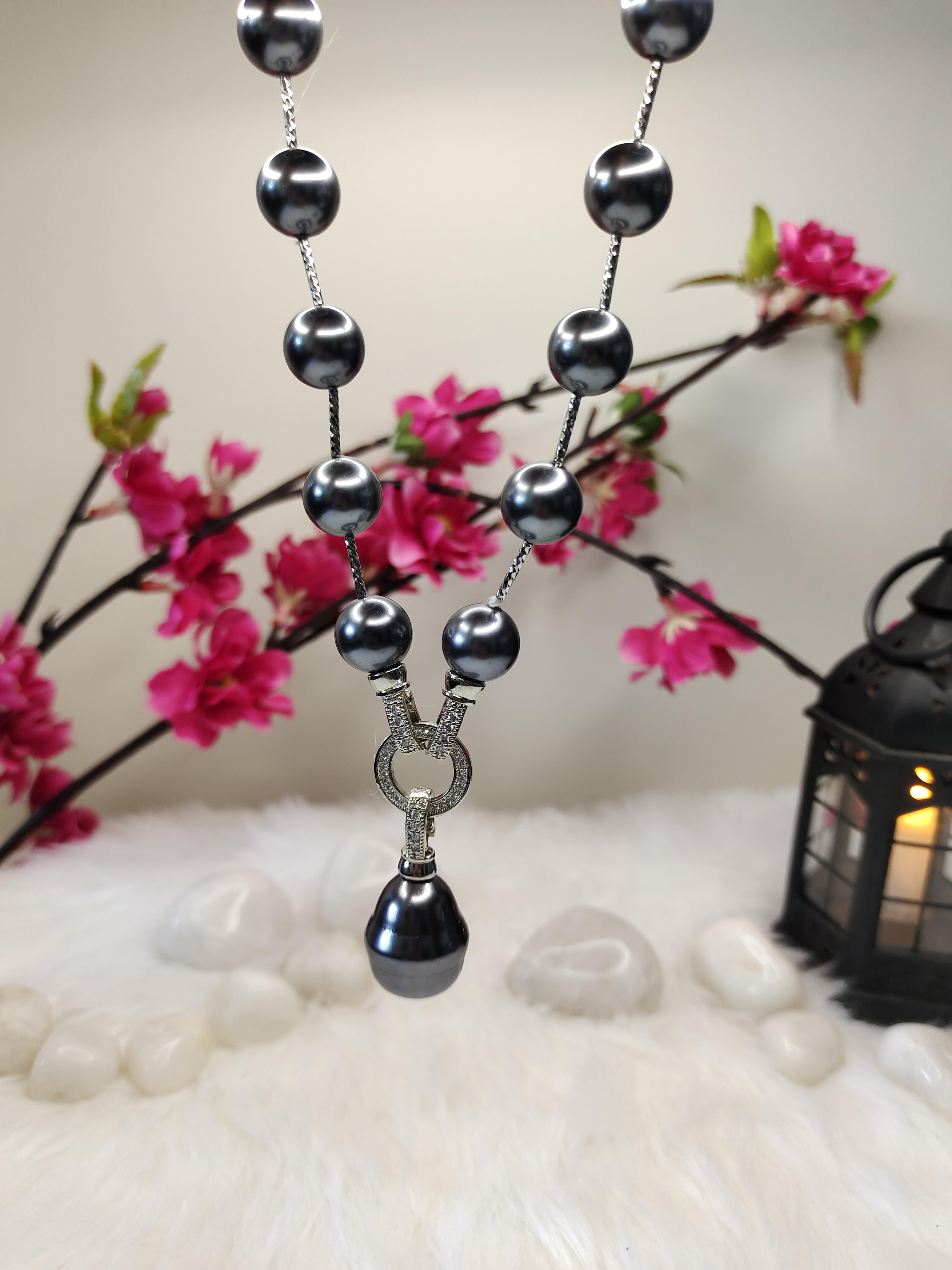 Black Pearls Hanging Necklace