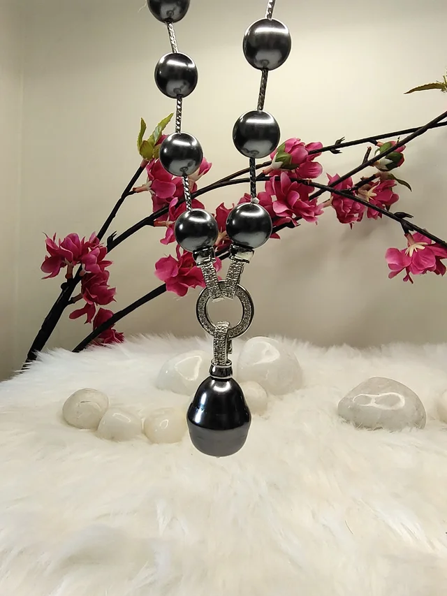 Black Pearls Hanging Necklace