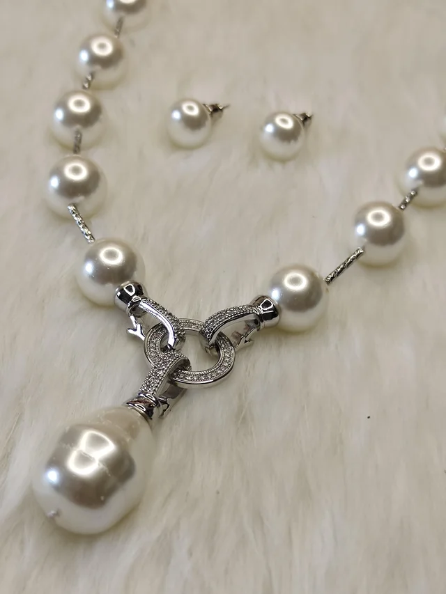 White Pearl Hanging Necklace