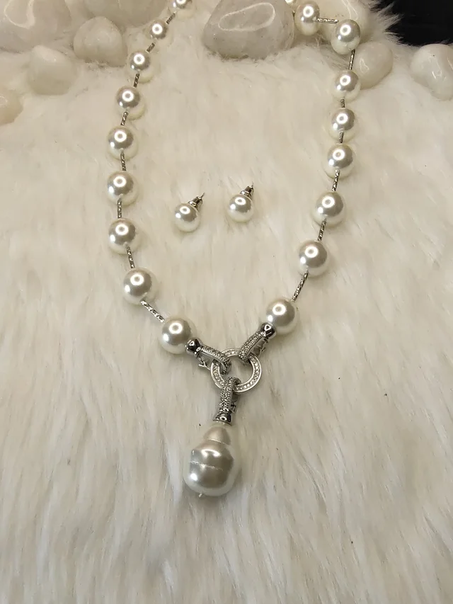 White Pearl Hanging Necklace