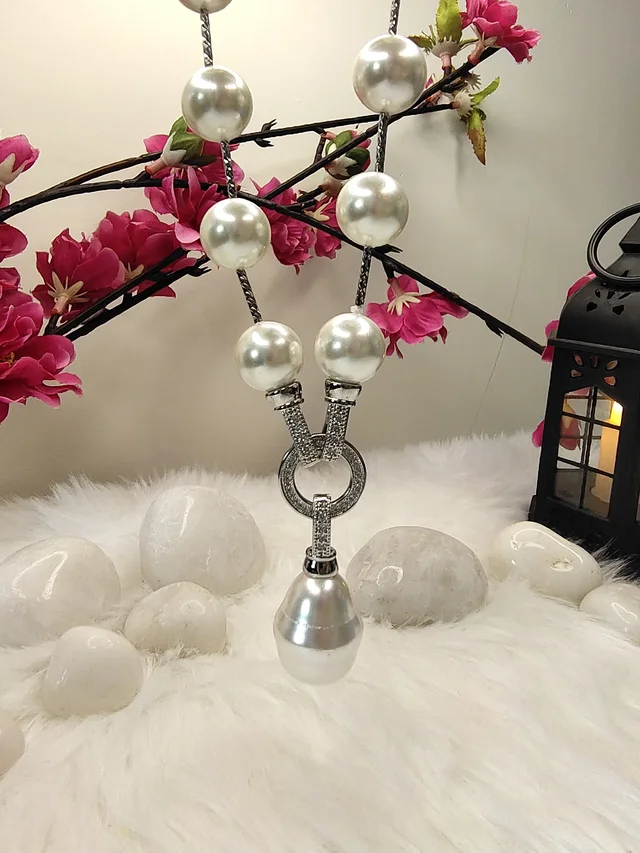 White Pearl Hanging Necklace
