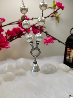 White Pearl Hanging Necklace