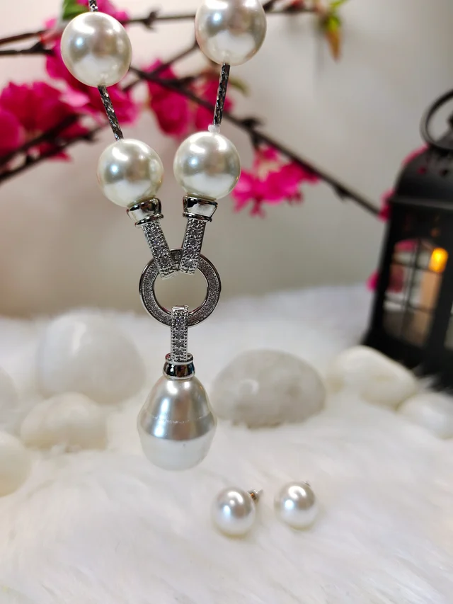 White Pearl Hanging Necklace