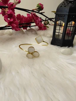 MOP Petal Kada Bracelet
