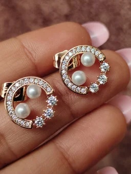 Diamond Wreath With Pearls Stud Earrings