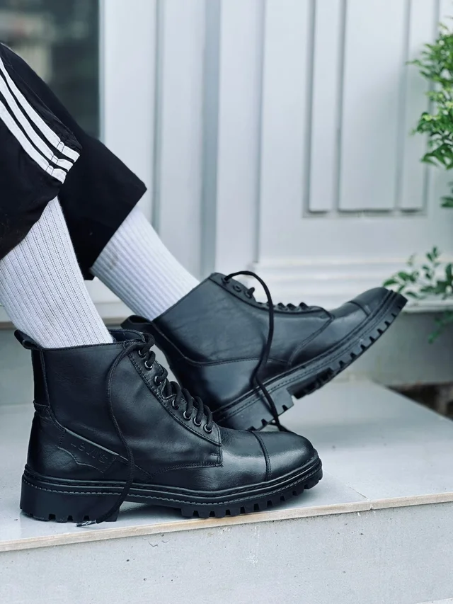 LEVIS (Black)